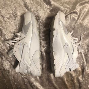 Nike Shoes - Nike Huaraches Nike Shoes - Nike Huaraches